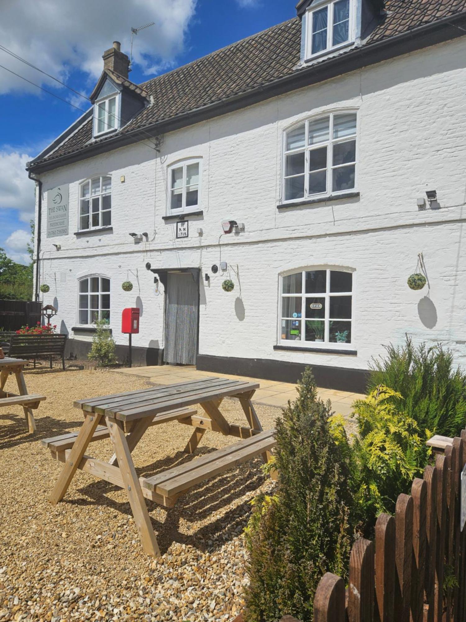 The Swan Inn Hilborough エクステリア 写真